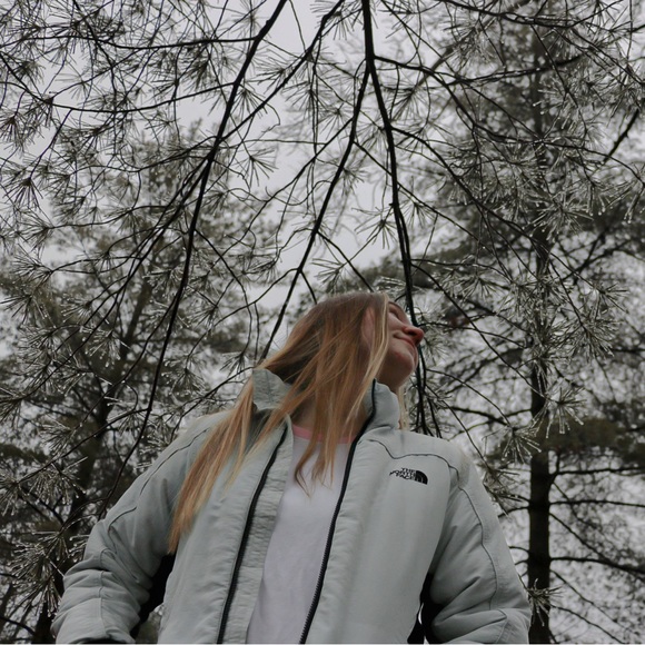 The North Face Puffer Jacket - Picture 3 of 9